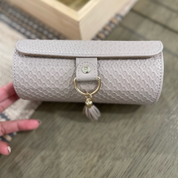 Vlando Compact Jewlery Box - Picture 1 of 7